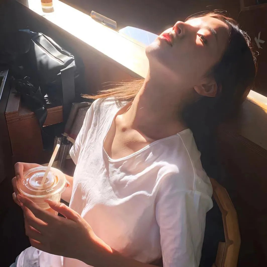 河畔 高清封面
